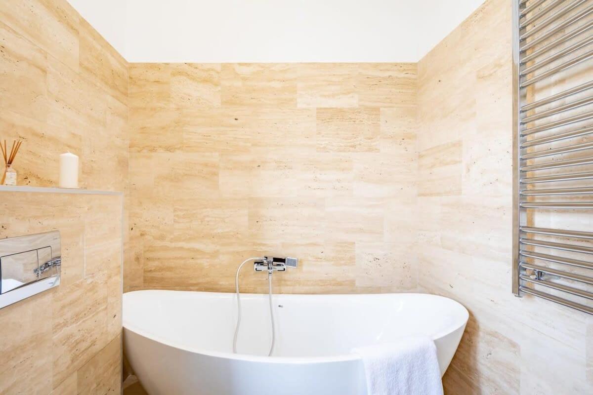 Splendid Perfectly Located Flat With Sauna Apartment บูดาเปสต์ ภายนอก รูปภาพ