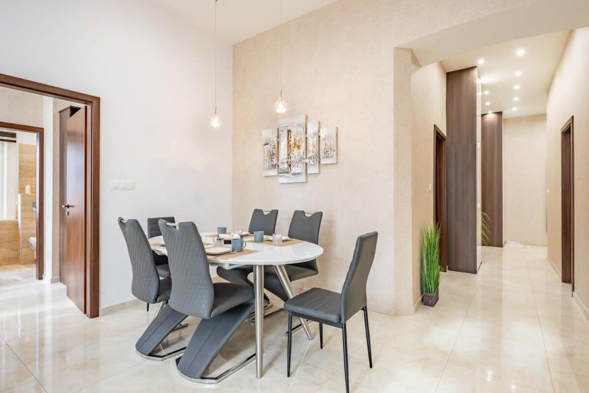 Splendid Perfectly Located Flat With Sauna Apartment บูดาเปสต์ ภายนอก รูปภาพ